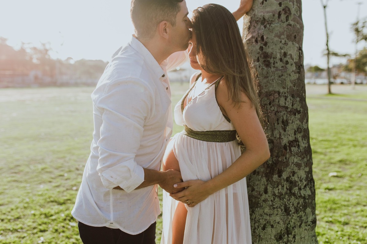Gestante pregnant ensaio saudável book fotos vitória vila velha roupa leveza bebê gestação neném por sol Golden hour ilha frade neném amor casal fusca diamante prainha convento