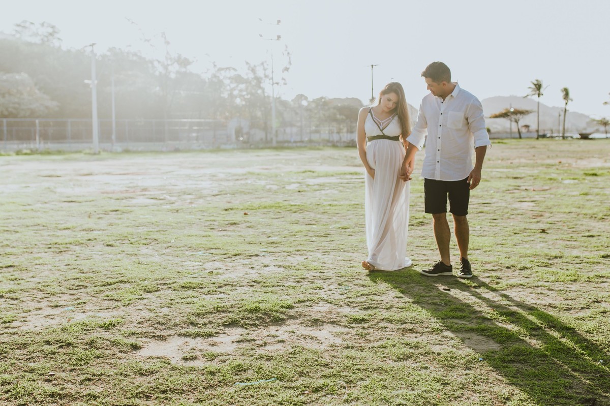 Gestante pregnant ensaio saudável book fotos vitória vila velha roupa leveza bebê gestação neném por sol Golden hour ilha frade neném amor casal fusca diamante prainha convento