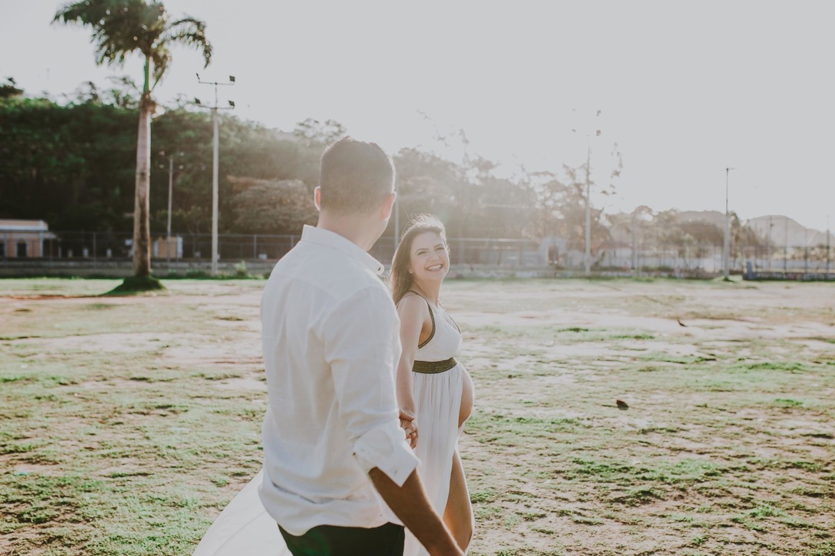 Gestante pregnant ensaio saudável book fotos vitória vila velha roupa leveza bebê gestação neném por sol Golden hour ilha frade neném amor casal fusca diamante prainha convento