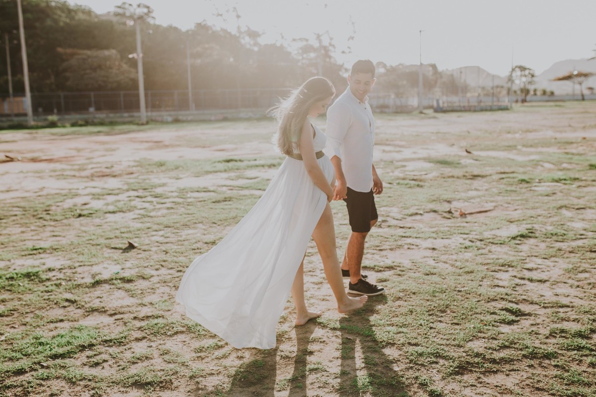 Gestante pregnant ensaio saudável book fotos vitória vila velha roupa leveza bebê gestação neném por sol Golden hour ilha frade neném amor casal fusca diamante prainha convento