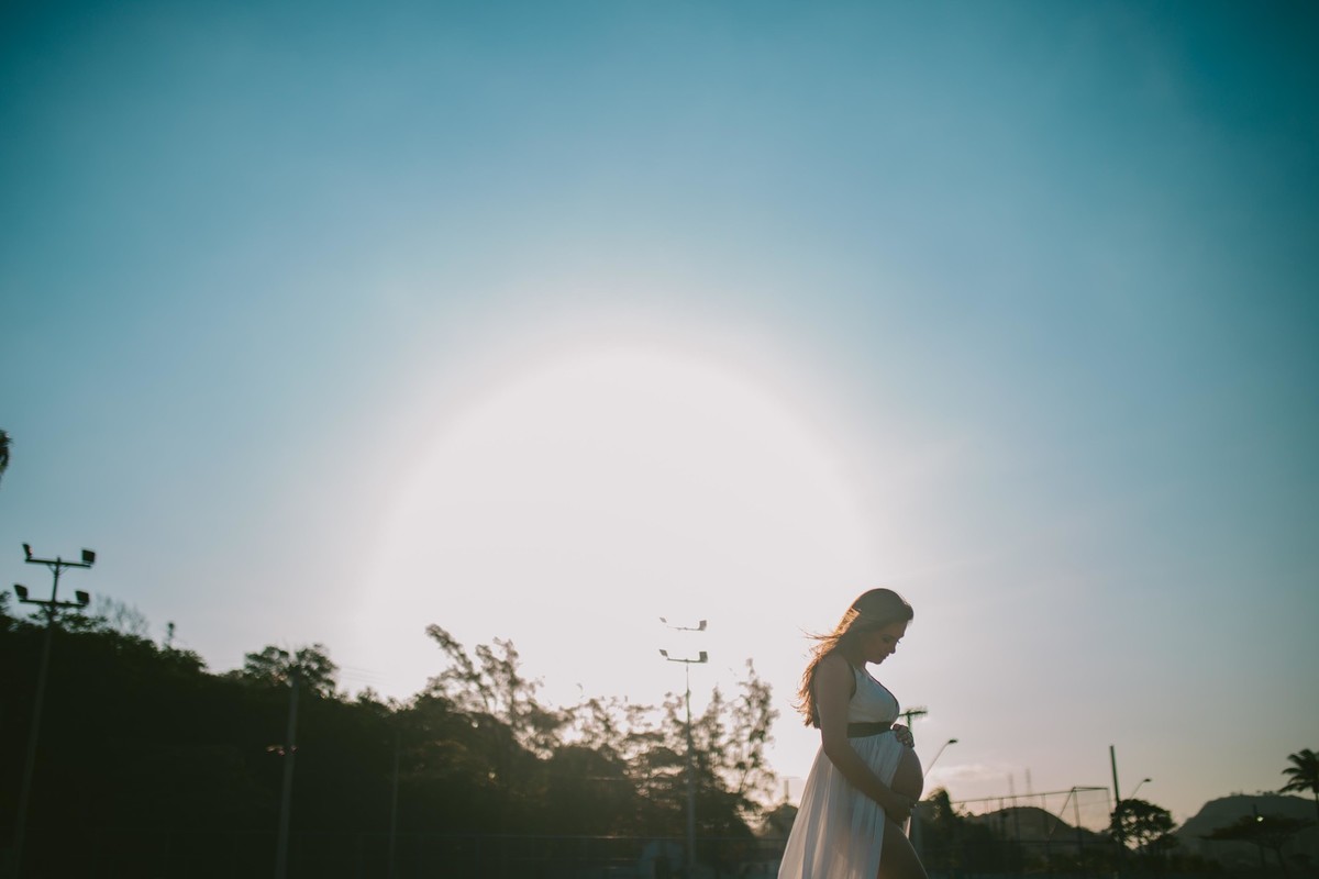 Gestante pregnant ensaio saudável book fotos vitória vila velha roupa leveza bebê gestação neném por sol Golden hour ilha frade neném amor casal fusca diamante prainha convento