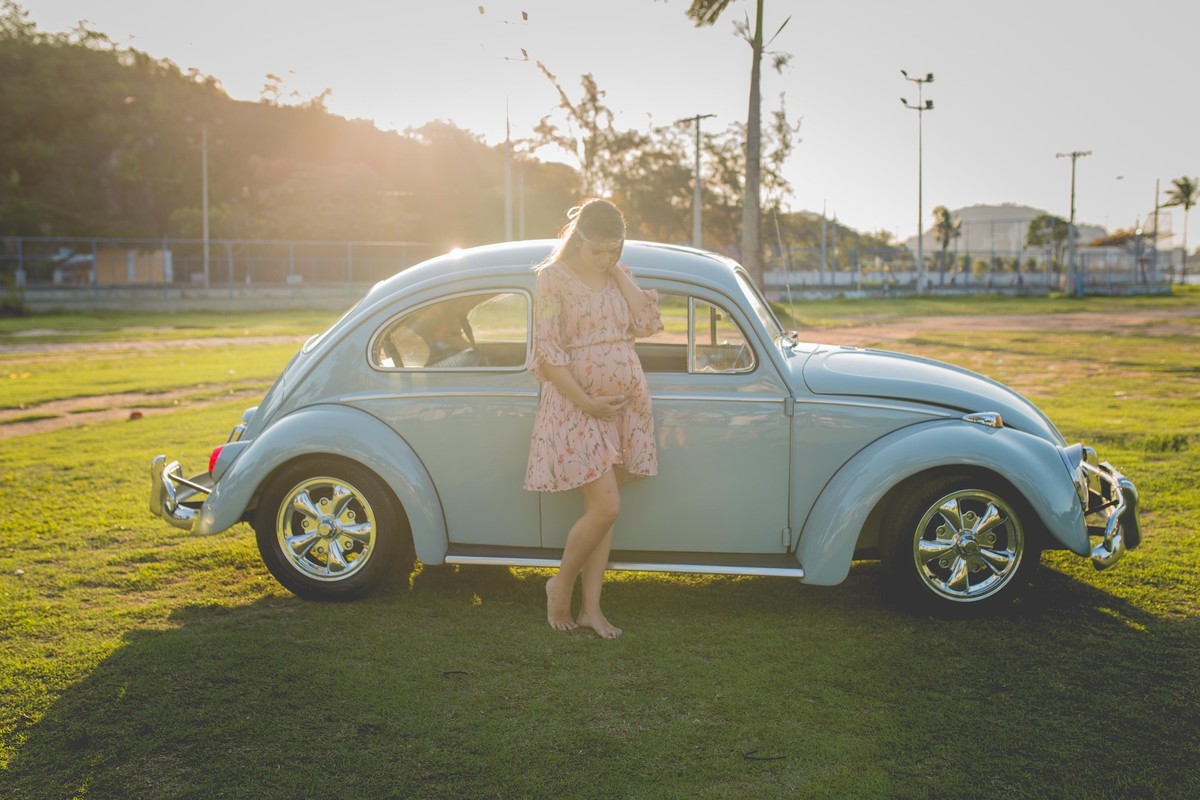 Gestante pregnant ensaio saudável book fotos vitória vila velha roupa leveza bebê gestação neném por sol Golden hour ilha frade neném amor casal fusca diamante prainha convento