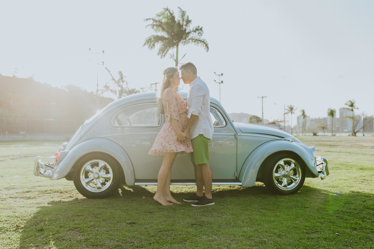 Gestante pregnant ensaio saudável book fotos vitória vila velha roupa leveza bebê gestação neném por sol Golden hour ilha frade neném amor casal fusca diamante prainha convento