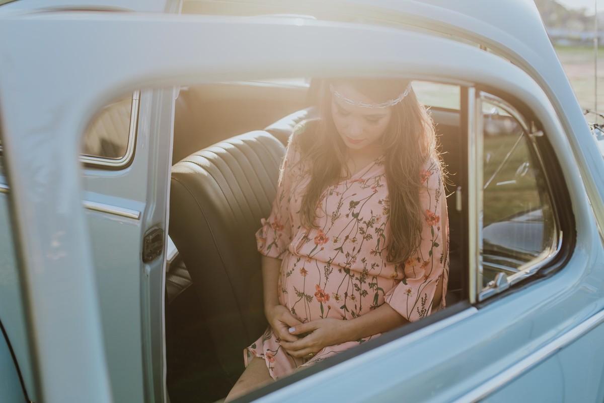 Gestante pregnant ensaio saudável book fotos vitória vila velha roupa leveza bebê gestação neném por sol Golden hour ilha frade neném amor casal fusca diamante prainha convento