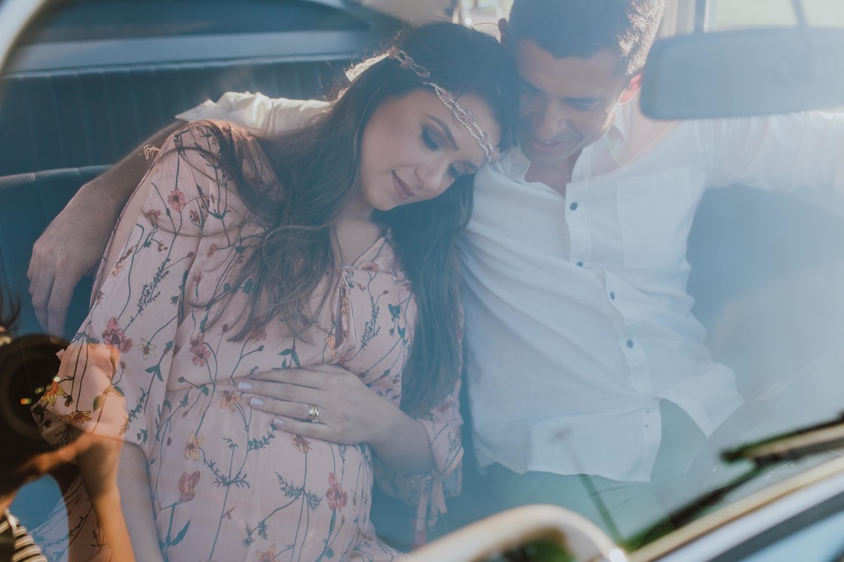 Gestante pregnant ensaio saudável book fotos vitória vila velha roupa leveza bebê gestação neném por sol Golden hour ilha frade neném amor casal fusca diamante prainha convento