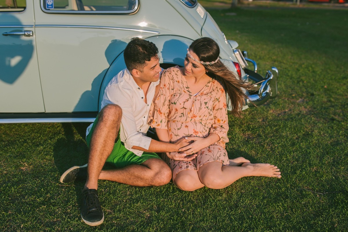 Gestante pregnant ensaio saudável book fotos vitória vila velha roupa leveza bebê gestação neném por sol Golden hour ilha frade neném amor casal fusca diamante prainha convento