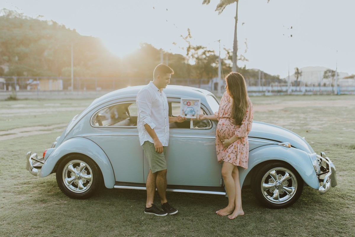 Gestante pregnant ensaio saudável book fotos vitória vila velha roupa leveza bebê gestação neném por sol Golden hour ilha frade neném amor casal fusca diamante prainha convento
