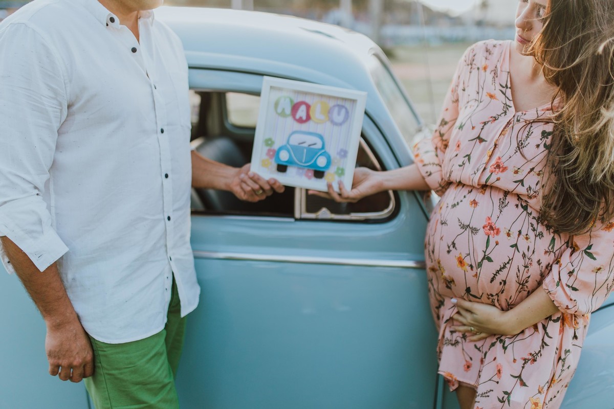 Gestante pregnant ensaio saudável book fotos vitória vila velha roupa leveza bebê gestação neném por sol Golden hour ilha frade neném amor casal fusca diamante prainha convento