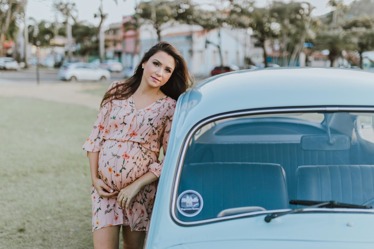 Gestante pregnant ensaio saudável book fotos vitória vila velha roupa leveza bebê gestação neném por sol Golden hour ilha frade neném amor casal fusca diamante prainha convento