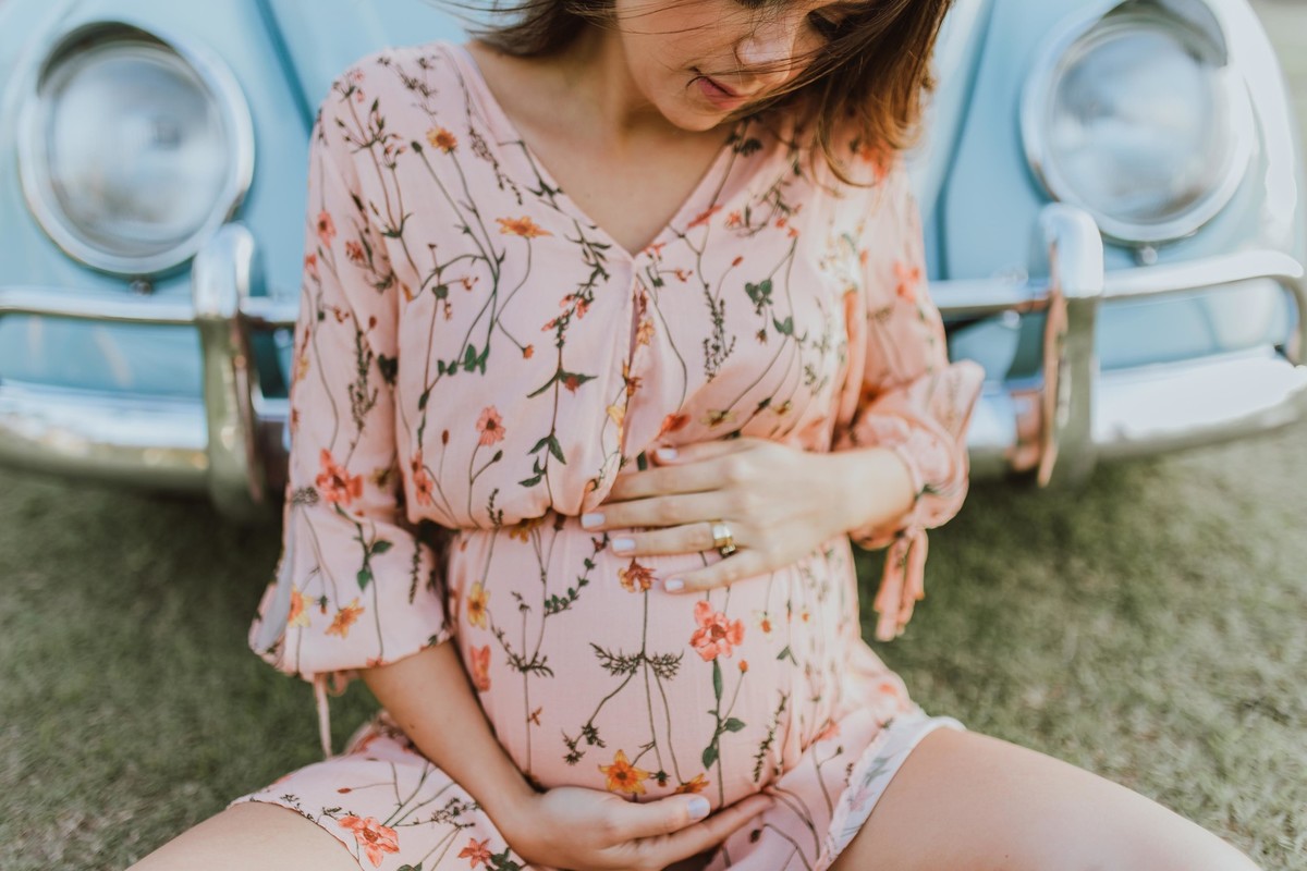 Gestante pregnant ensaio saudável book fotos vitória vila velha roupa leveza bebê gestação neném por sol Golden hour ilha frade neném amor casal fusca diamante prainha convento