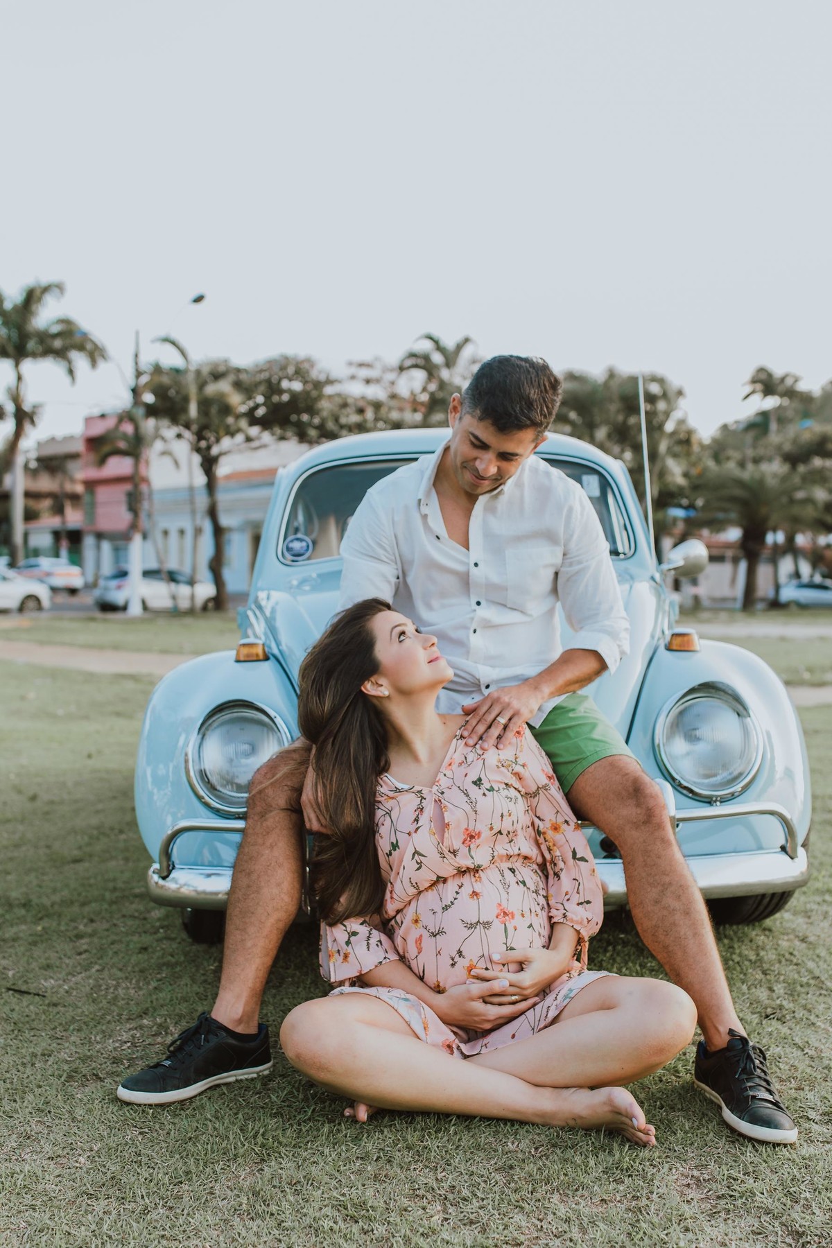 Gestante pregnant ensaio saudável book fotos vitória vila velha roupa leveza bebê gestação neném por sol Golden hour ilha frade neném amor casal fusca diamante prainha convento