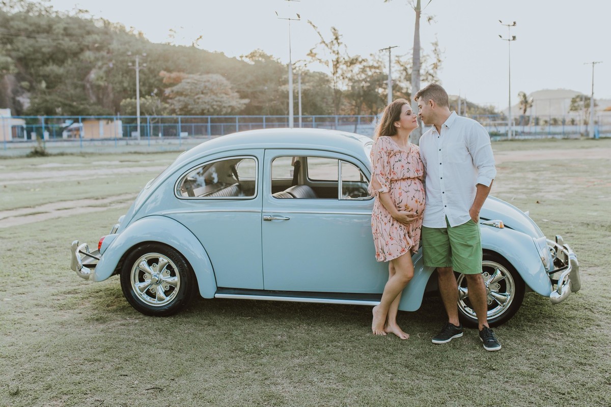 Gestante pregnant ensaio saudável book fotos vitória vila velha roupa leveza bebê gestação neném por sol Golden hour ilha frade neném amor casal fusca diamante prainha convento
