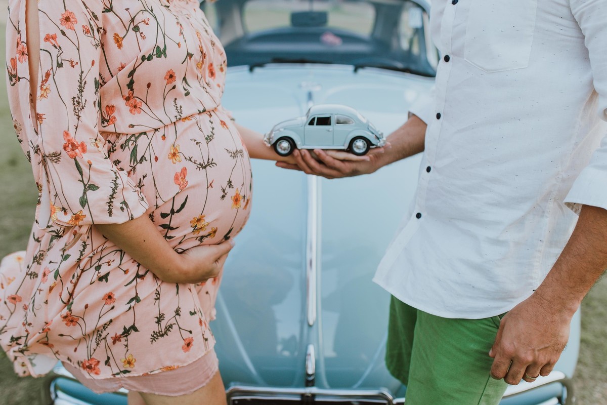 Gestante pregnant ensaio saudável book fotos vitória vila velha roupa leveza bebê gestação neném por sol Golden hour ilha frade neném amor casal fusca diamante prainha convento