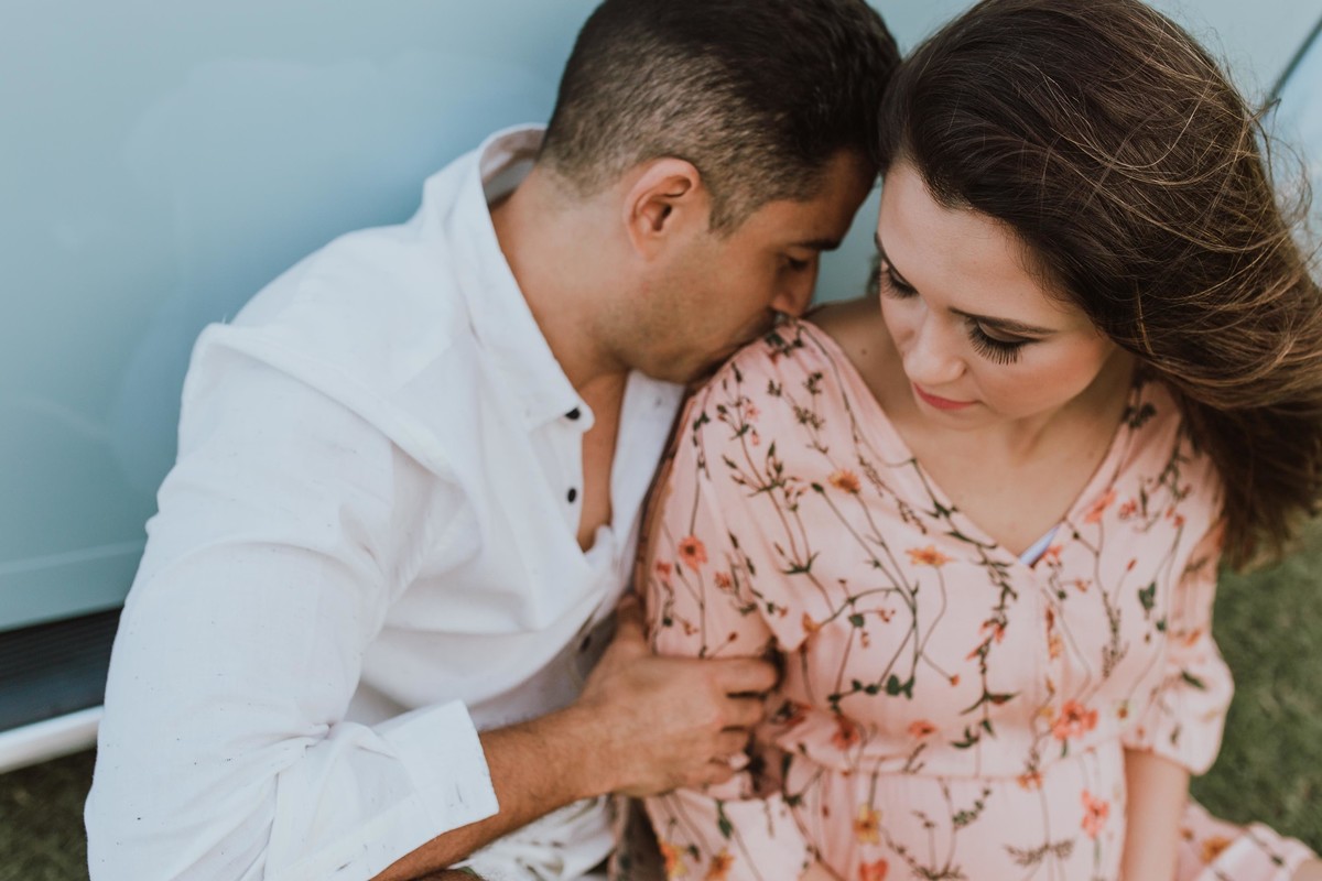 Gestante pregnant ensaio saudável book fotos vitória vila velha roupa leveza bebê gestação neném por sol Golden hour ilha frade neném amor casal fusca diamante prainha convento