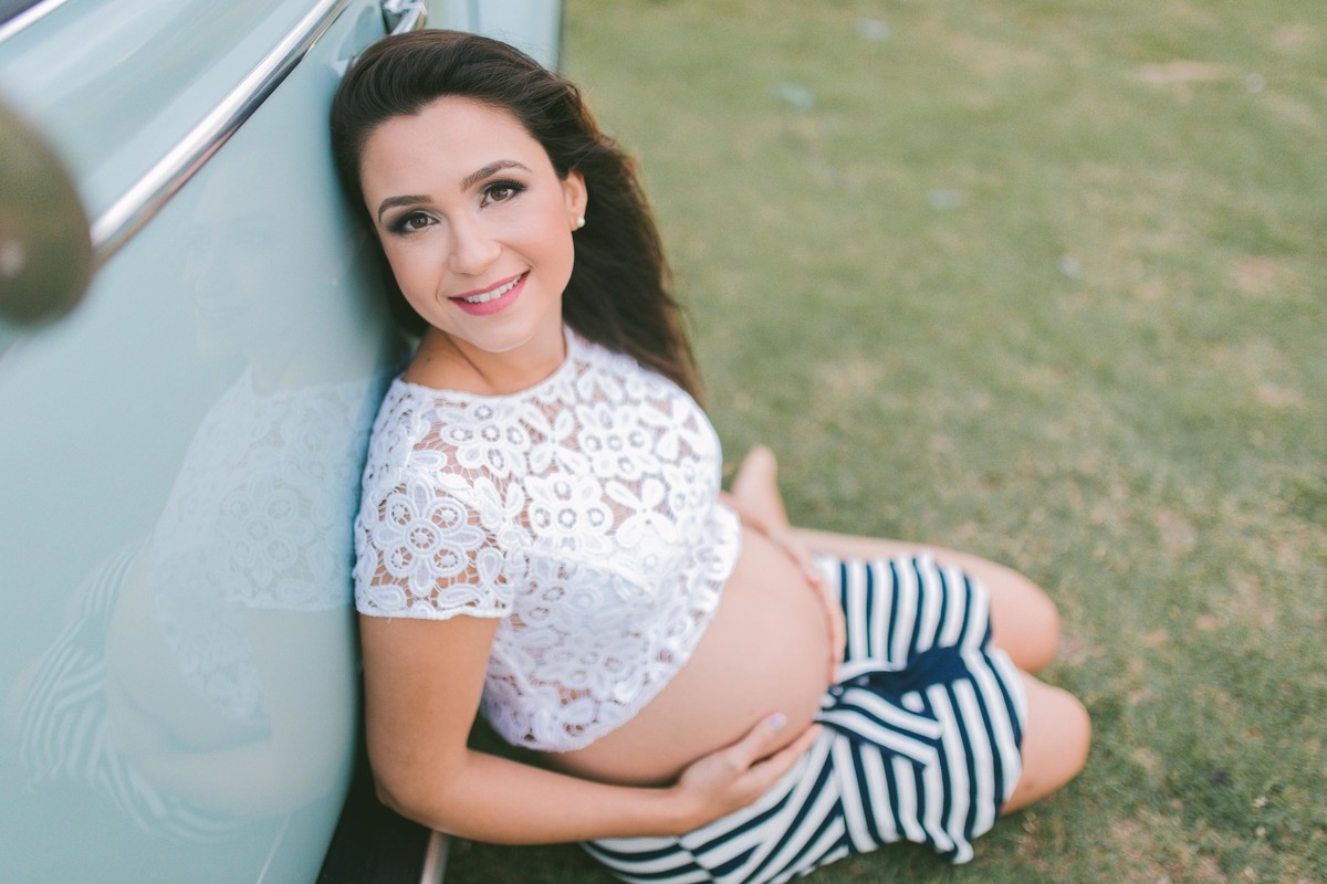 Gestante pregnant ensaio saudável book fotos vitória vila velha roupa leveza bebê gestação neném por sol Golden hour ilha frade neném amor casal fusca diamante prainha convento