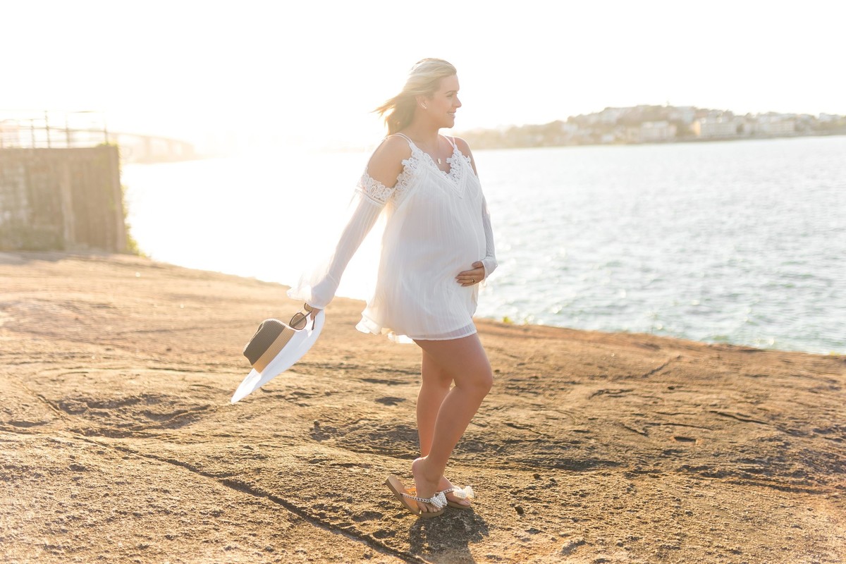 Gestante pregnant ensaio saudável book fotos vitória vila velha roupa leveza bebê gestação neném pôr sol Golden hour pousada farol morro moreno loira