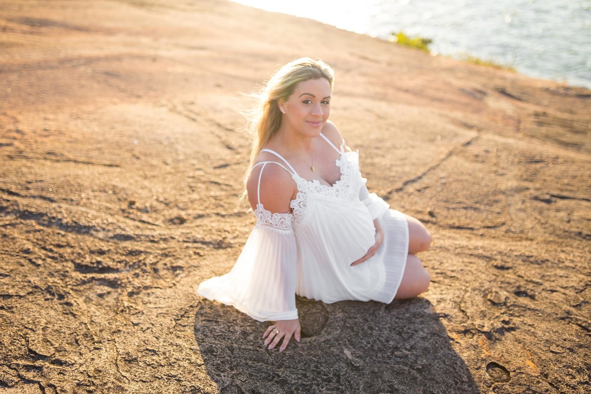 Gestante pregnant ensaio saudável book fotos vitória vila velha roupa leveza bebê gestação neném pôr sol Golden hour pousada farol morro moreno loira
