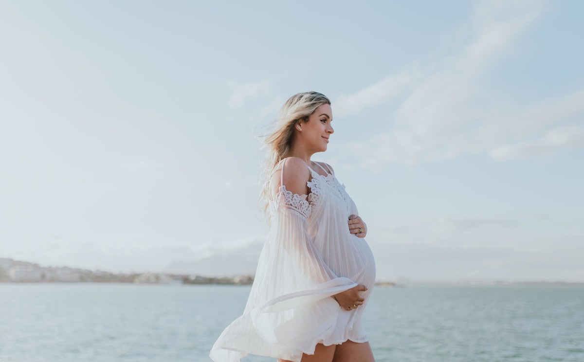 Gestante pregnant ensaio saudável book fotos vitória vila velha roupa leveza bebê gestação neném pôr sol Golden hour pousada farol morro moreno loira