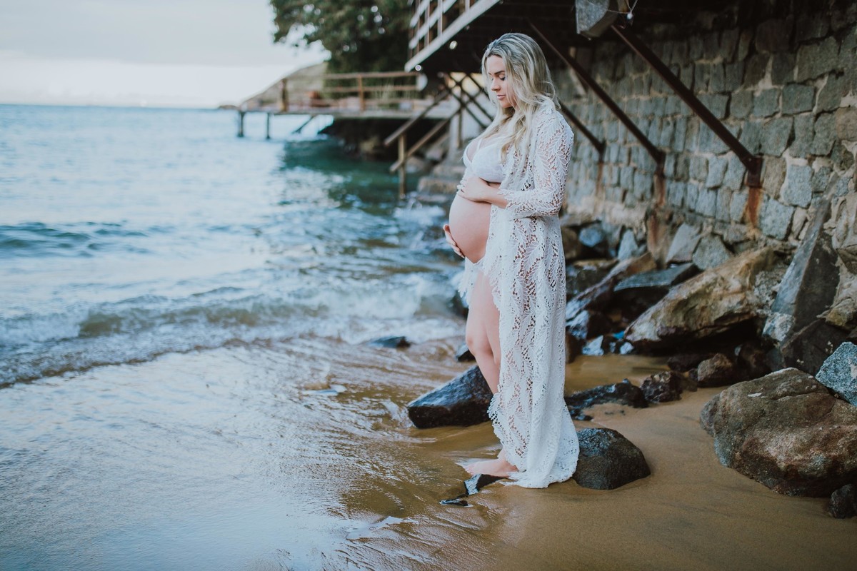 Gestante pregnant ensaio saudável book fotos vitória vila velha roupa leveza bebê gestação neném pôr sol Golden hour pousada farol morro moreno loira