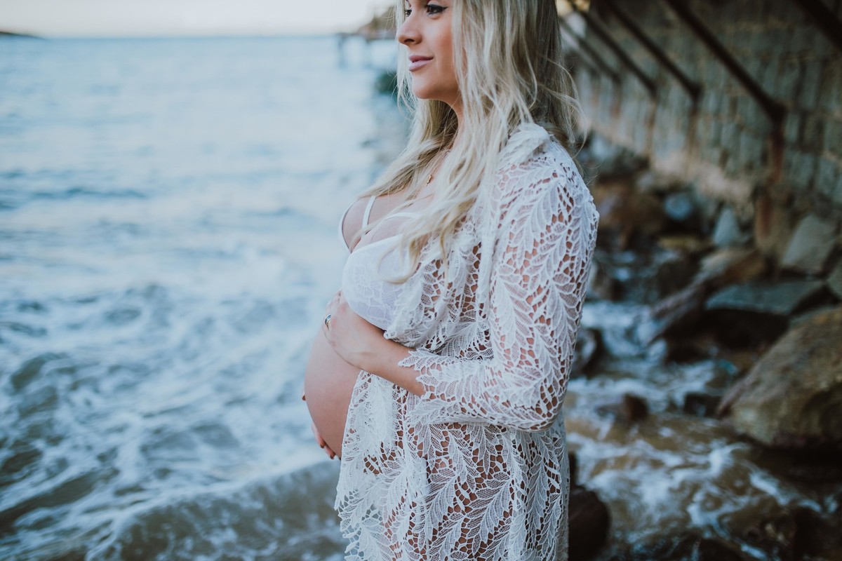 Gestante pregnant ensaio saudável book fotos vitória vila velha roupa leveza bebê gestação neném pôr sol Golden hour pousada farol morro moreno loira