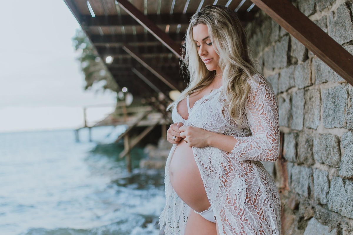 Gestante pregnant ensaio saudável book fotos vitória vila velha roupa leveza bebê gestação neném pôr sol Golden hour pousada farol morro moreno loira