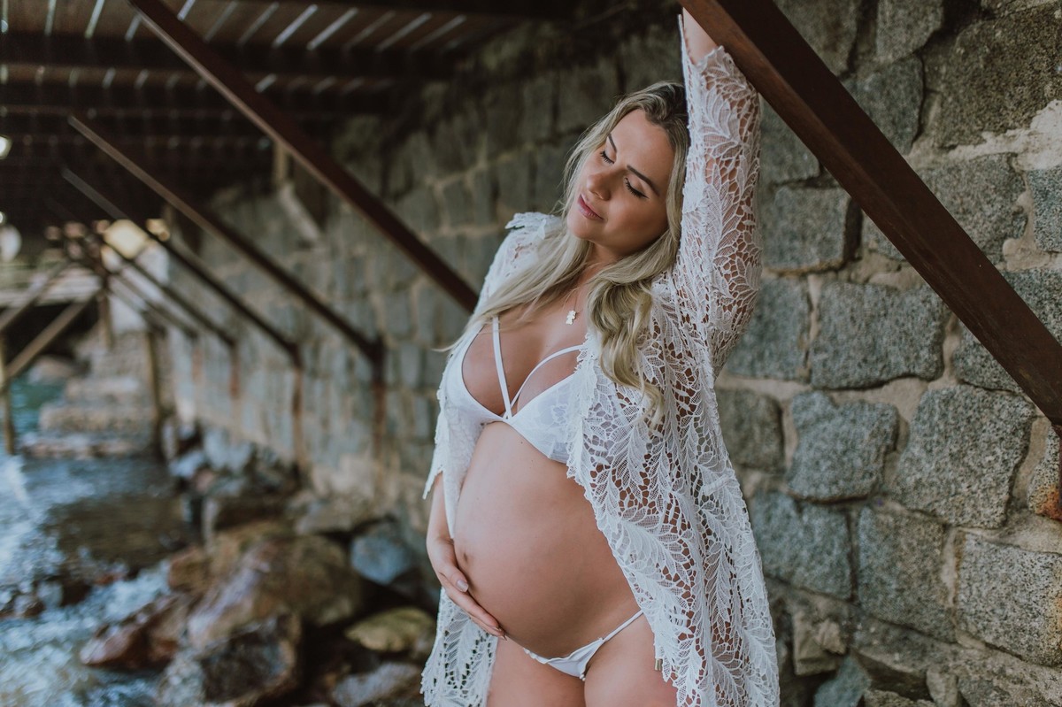 Gestante pregnant ensaio saudável book fotos vitória vila velha roupa leveza bebê gestação neném pôr sol Golden hour pousada farol morro moreno loira