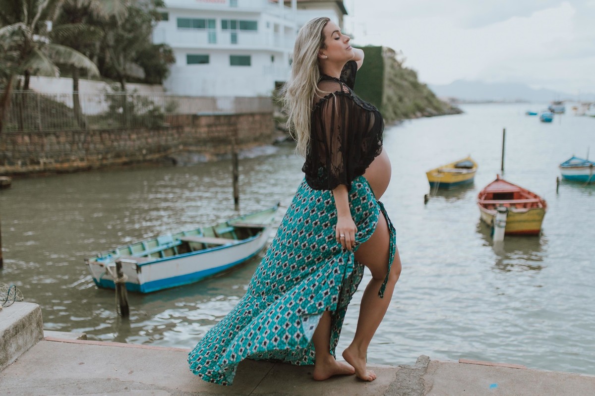 Gestante pregnant ensaio saudável book fotos vitória vila velha roupa leveza bebê gestação neném pôr sol Golden hour pousada farol morro moreno loira