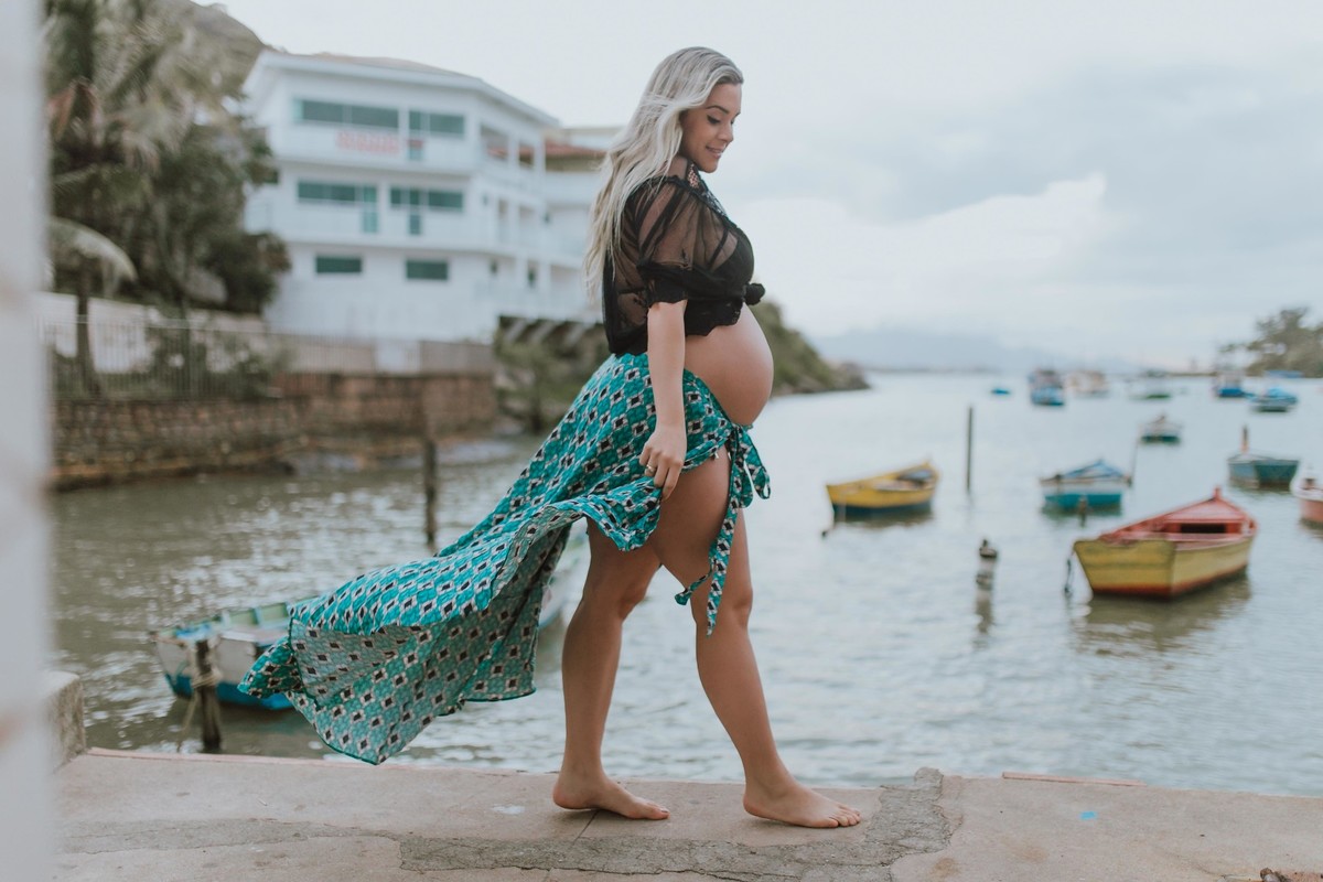 Gestante pregnant ensaio saudável book fotos vitória vila velha roupa leveza bebê gestação neném pôr sol Golden hour pousada farol morro moreno loira