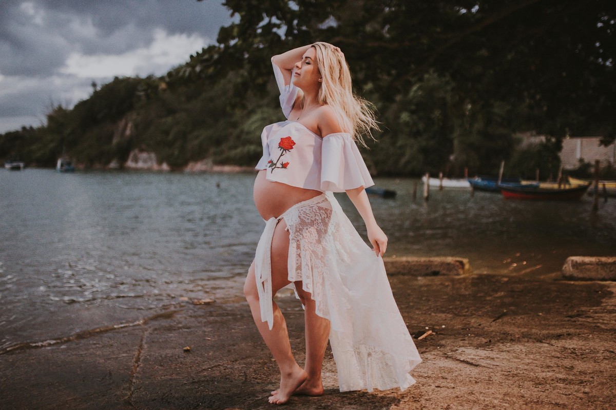 Gestante pregnant ensaio saudável book fotos vitória vila velha roupa leveza bebê gestação neném pôr sol Golden hour pousada farol morro moreno loira