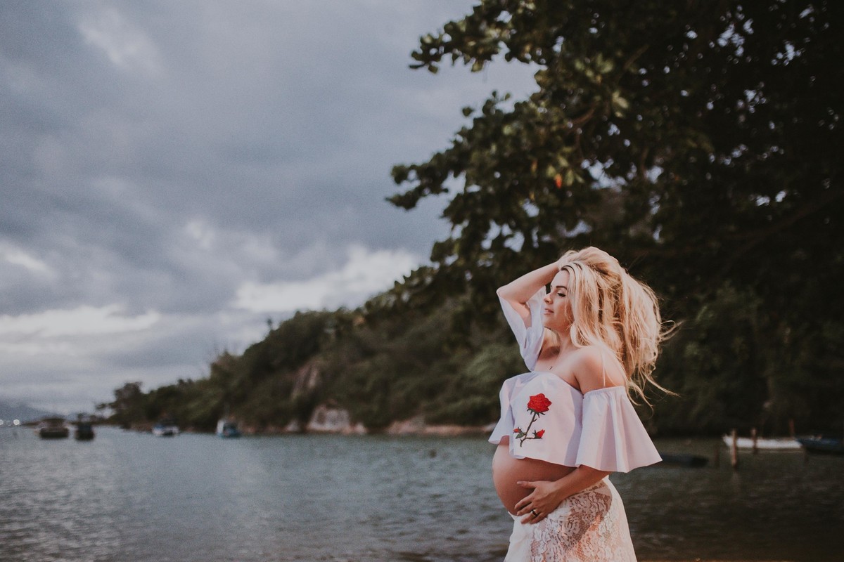 Gestante pregnant ensaio saudável book fotos vitória vila velha roupa leveza bebê gestação neném pôr sol Golden hour pousada farol morro moreno loira