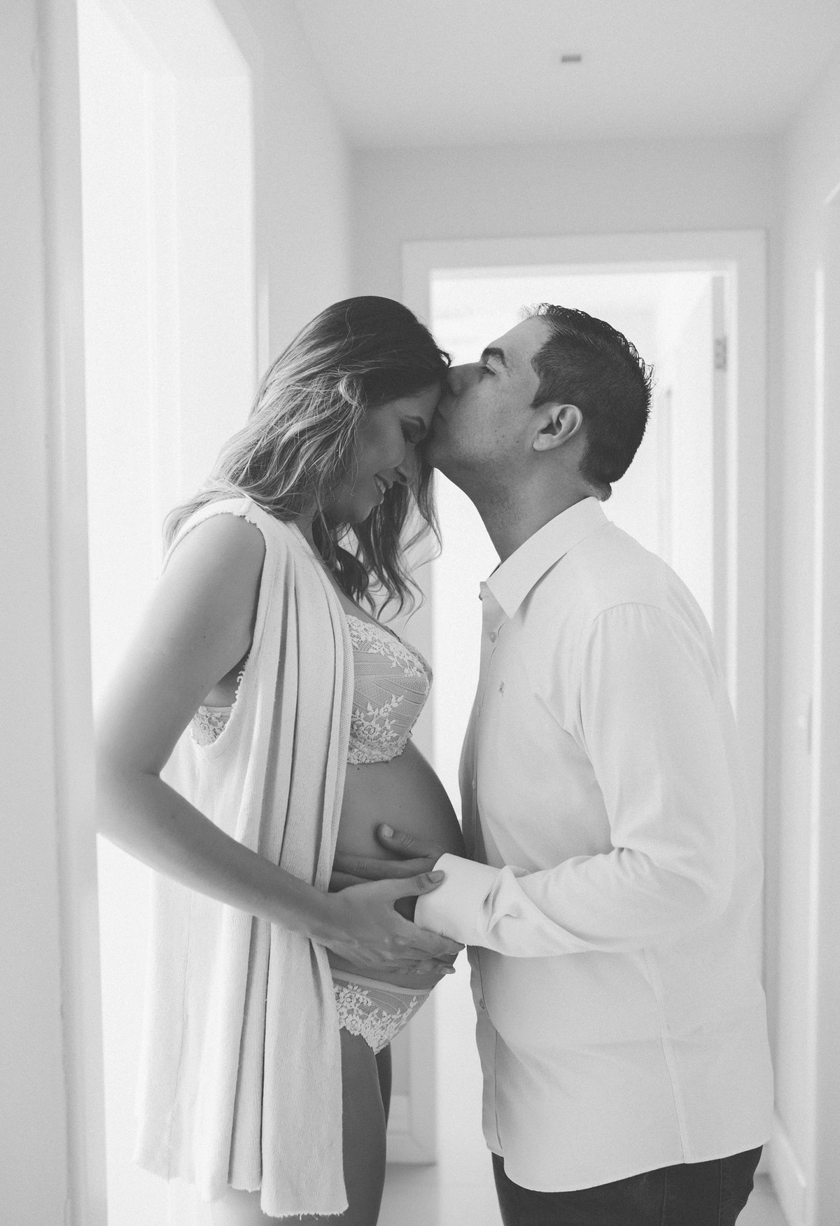 Gestante pregnant ensaio fotografico saudável book fotos vitória vila velha roupa leveza bebê segunda gestação neném fotografa loungerie beleza dentro casa lifestyle