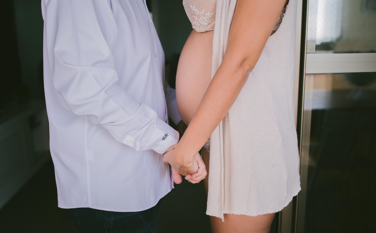 Gestante pregnant ensaio fotografico saudável book fotos vitória vila velha roupa leveza bebê segunda gestação neném fotografa loungerie beleza dentro casa lifestyle