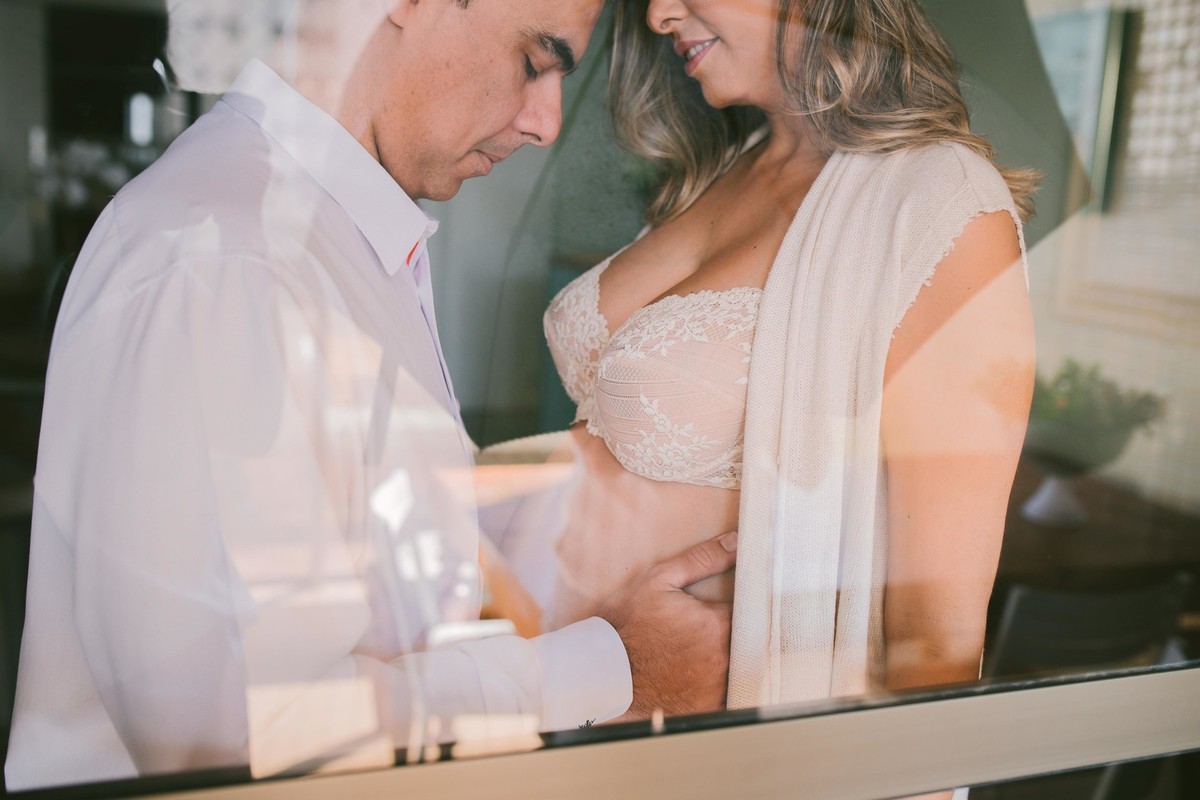 Gestante pregnant ensaio fotografico saudável book fotos vitória vila velha roupa leveza bebê segunda gestação neném fotografa loungerie beleza dentro casa lifestyle