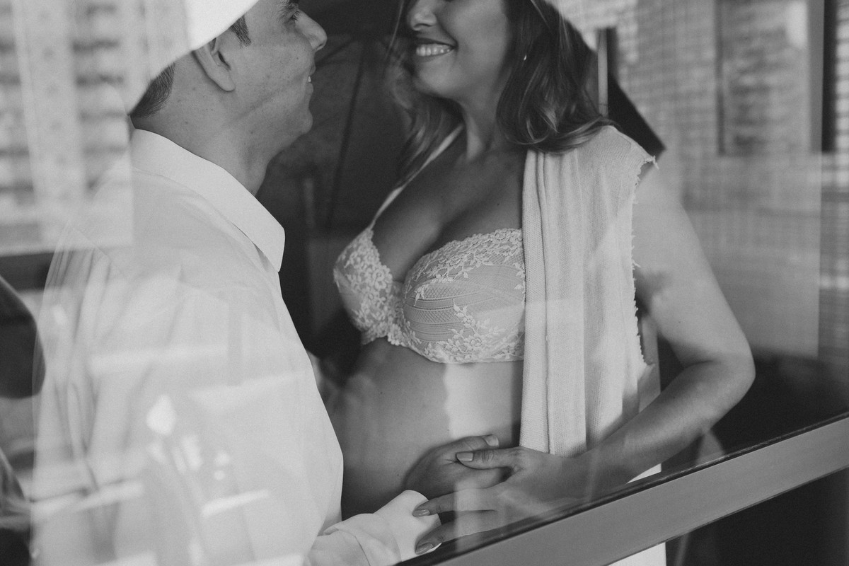 Gestante pregnant ensaio fotografico saudável book fotos vitória vila velha roupa leveza bebê segunda gestação neném fotografa loungerie beleza dentro casa lifestyle