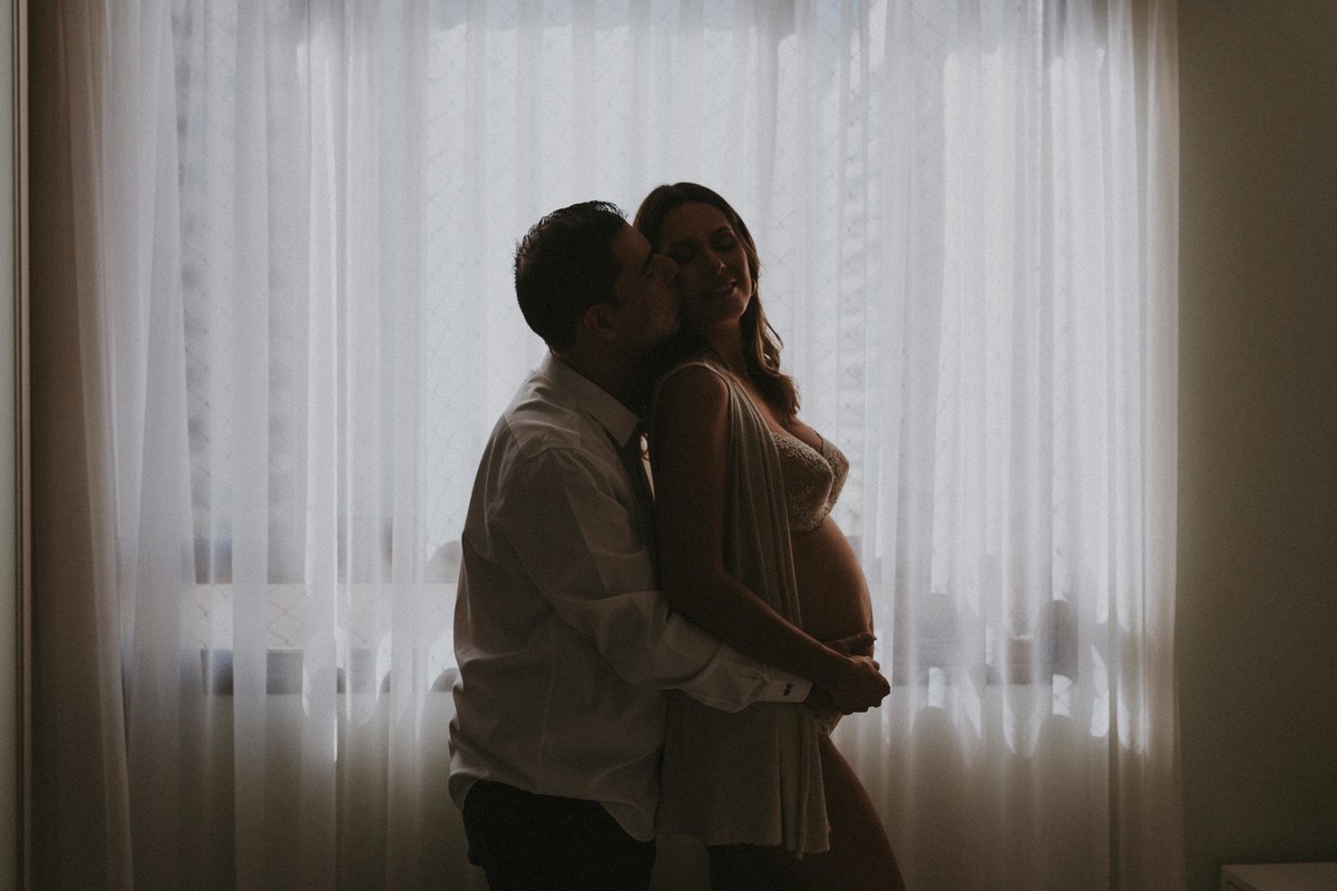 Gestante pregnant ensaio fotografico saudável book fotos vitória vila velha roupa leveza bebê segunda gestação neném fotografa loungerie beleza dentro casa lifestyle