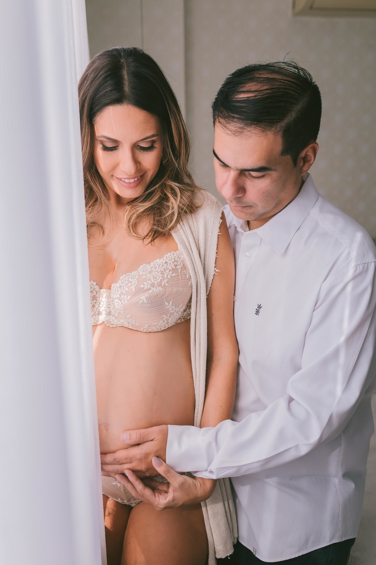 Gestante pregnant ensaio fotografico saudável book fotos vitória vila velha roupa leveza bebê segunda gestação neném fotografa loungerie beleza dentro casa lifestyle