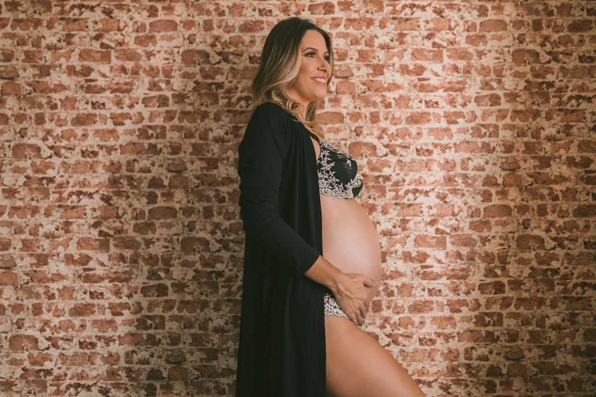 Gestante pregnant ensaio fotografico saudável book fotos vitória vila velha roupa leveza bebê segunda gestação neném fotografa loungerie beleza dentro casa lifestyle