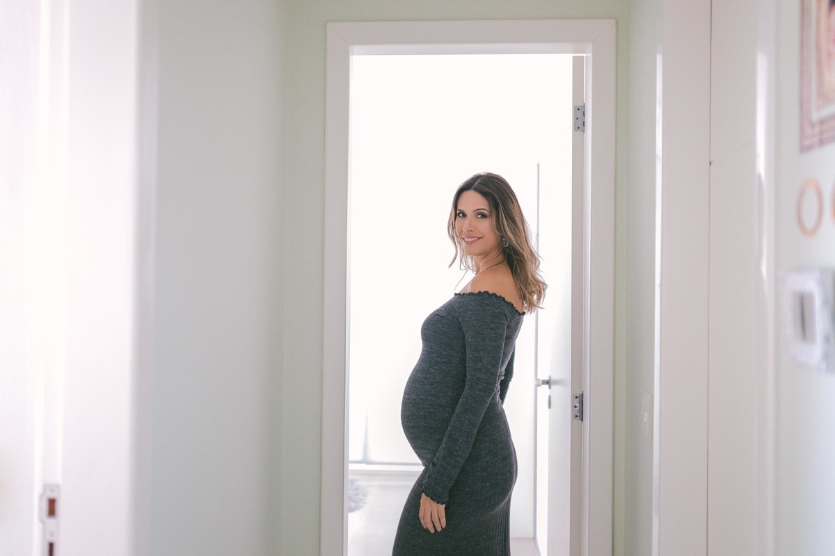 Gestante pregnant ensaio fotografico saudável book fotos vitória vila velha roupa leveza bebê segunda gestação neném fotografa loungerie beleza dentro casa lifestyle