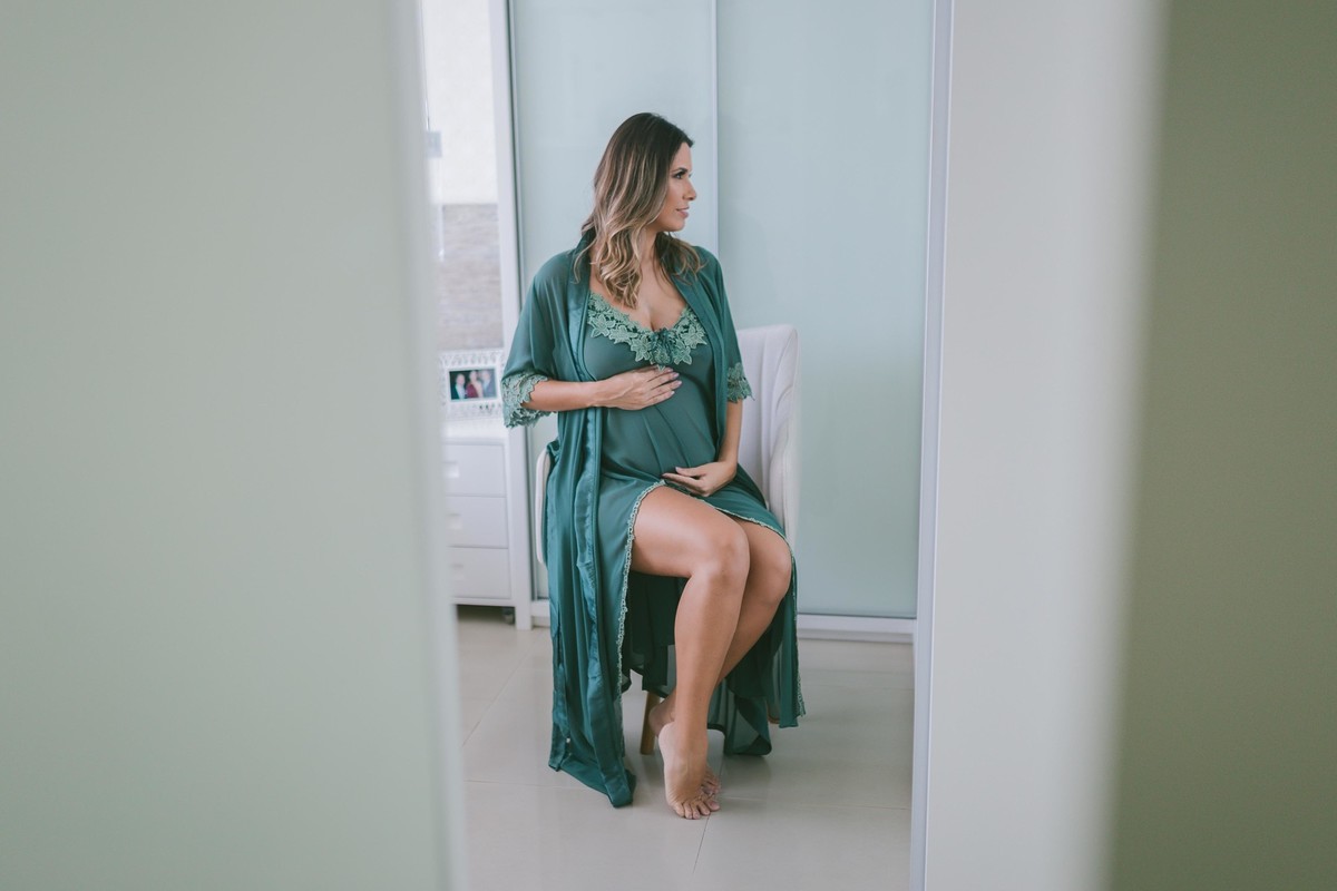 Gestante pregnant ensaio fotografico saudável book fotos vitória vila velha roupa leveza bebê segunda gestação neném fotografa loungerie beleza dentro casa lifestyle