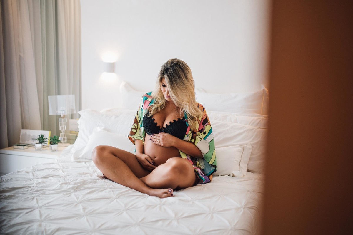 Gestante pregnant ensaio casa home saudável book fotos vitória vila velha lingerie roupa leveza alline passamani bebê gestação praia costa neném Rodriguinho