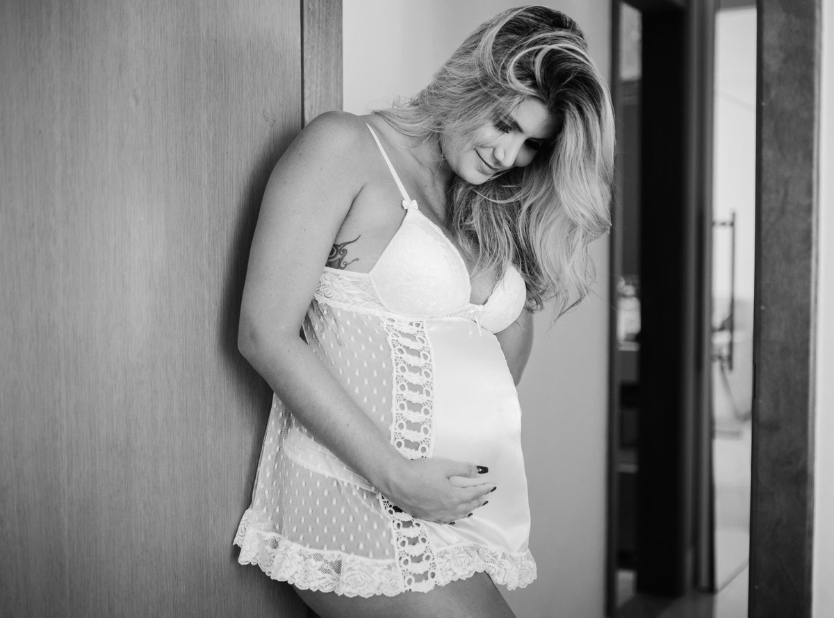 Gestante pregnant ensaio casa home saudável book fotos vitória vila velha lingerie roupa leveza alline passamani bebê gestação praia costa neném Rodriguinho