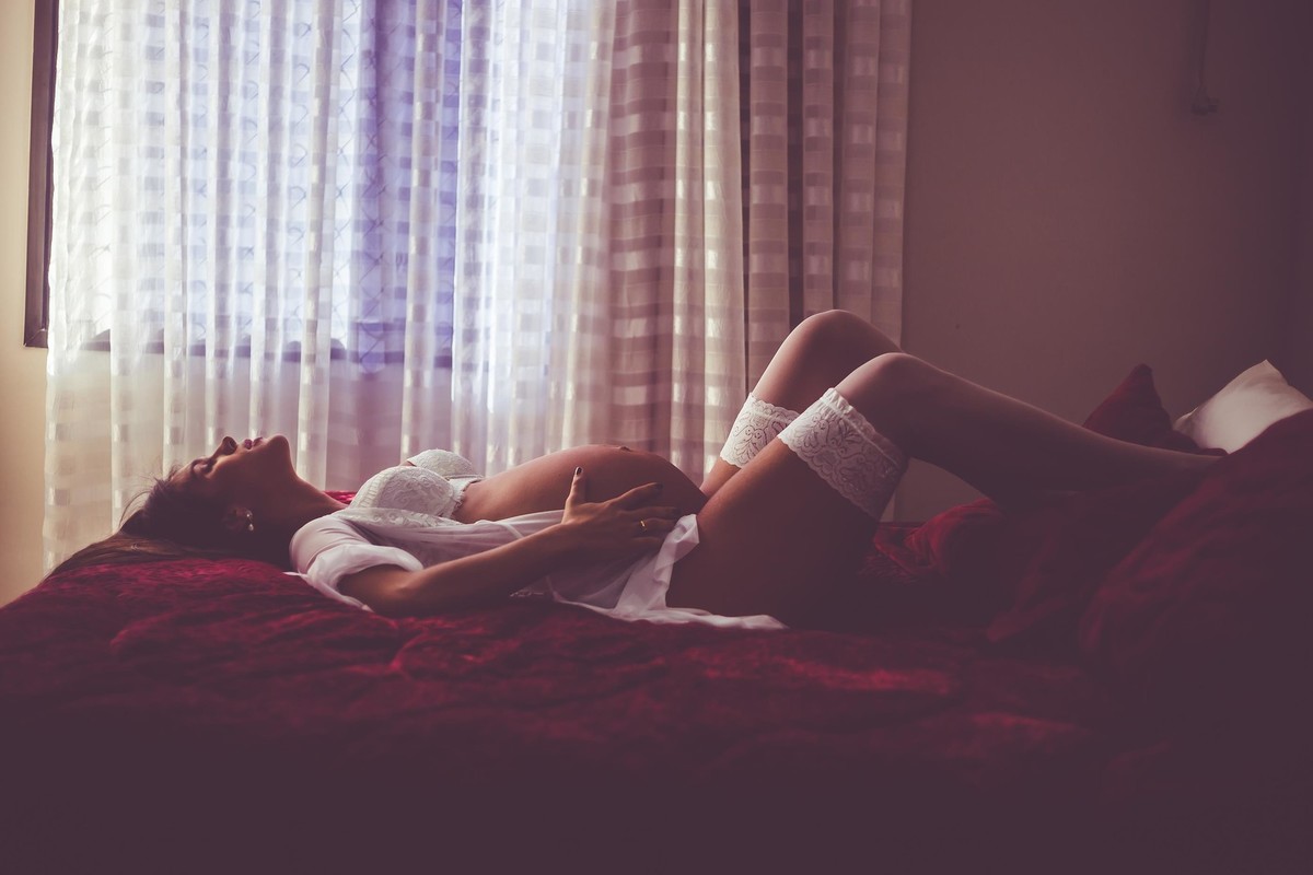 Gestante pregnant ensaio casa home saudável book fotos vitória vila velha lingerie roupa leveza bebê gestação neném Luana cecato