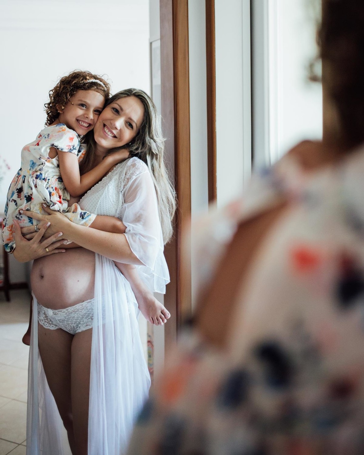 Gestante pregnant ensaio casa home saudável book fotos vitória vila velha lingerie roupa leveza bebê gestação neném juliana são Paulo casa praia costa capixaba segundo filho