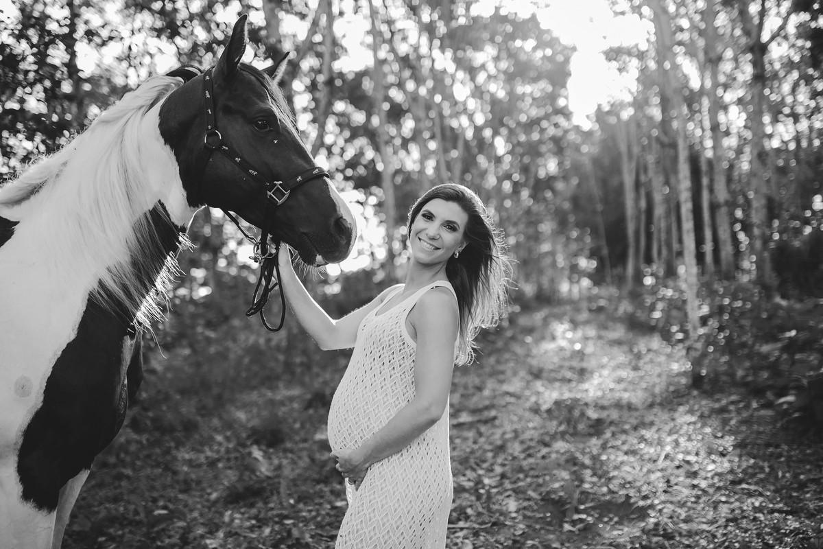 Gestante pregnant ensaio casa home saudável book fotos vitória vila velha lingerie roupa leveza bebê gestação neném viana sara plantação milho Golden hour por sol fazenda sitio