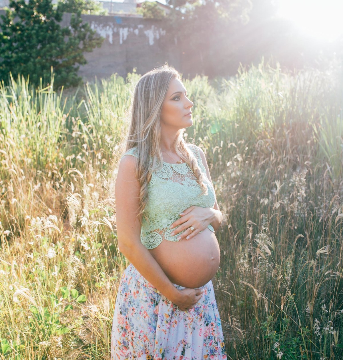 Gestante pregnant ensaio casa home saudável book fotos vitória vila velha roupa leveza bebê gestação neném por sol Golden hour ilha frade neném