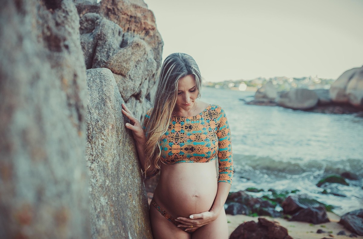 Gestante pregnant ensaio casa home saudável book fotos vitória vila velha roupa leveza bebê gestação neném por sol Golden hour ilha frade neném