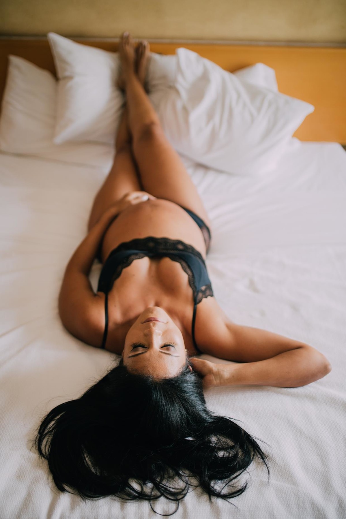 Gestante pregnant ensaio casa home saudável book fotos vitória vila velha roupa leveza bebê gestação neném por sol Golden hour hotel ilha boi lingerie casal fotos sessão