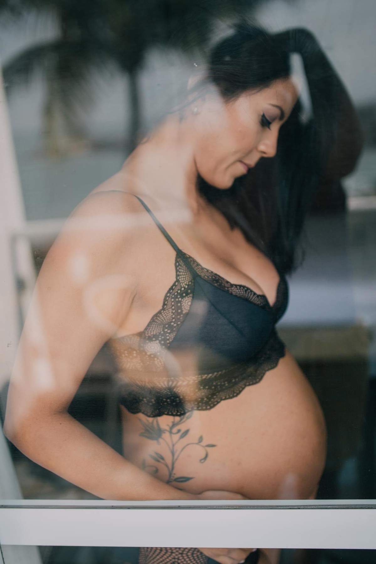 Gestante pregnant ensaio casa home saudável book fotos vitória vila velha roupa leveza bebê gestação neném por sol Golden hour hotel ilha boi lingerie casal fotos sessão