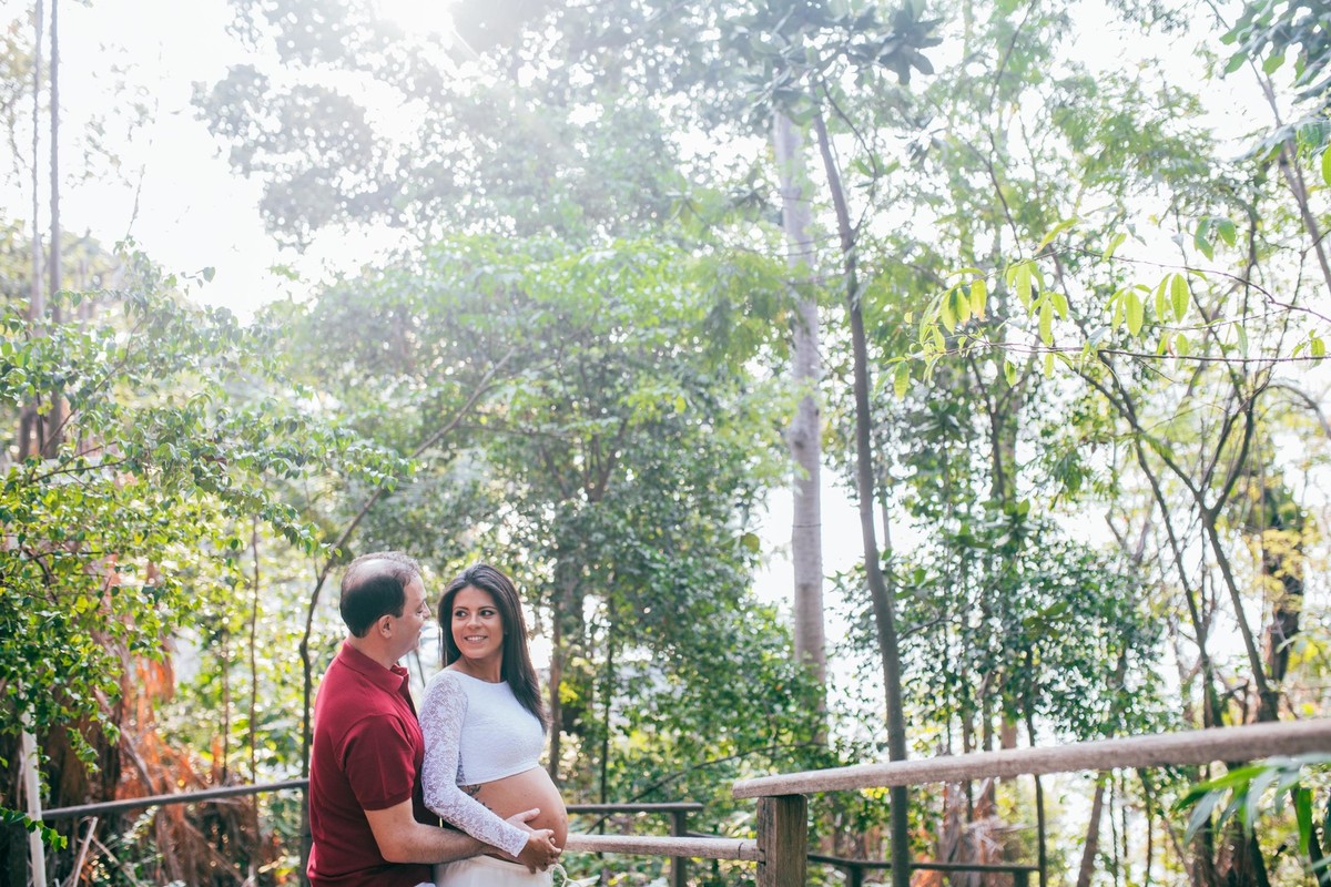 Gestante pregnant ensaio casa home saudável book fotos vitória vila velha roupa leveza bebê gestação neném por sol Golden hour hotel ilha boi lingerie casal fotos sessão