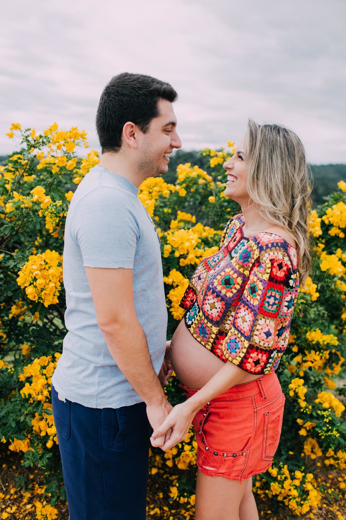 Gestante pregnant ensaio casa home saudável book fotos vitória vila velha roupa leveza bebê gestação neném fazenda sitio marechal Floriano casal amor felicidade serra capixaba pedra azul